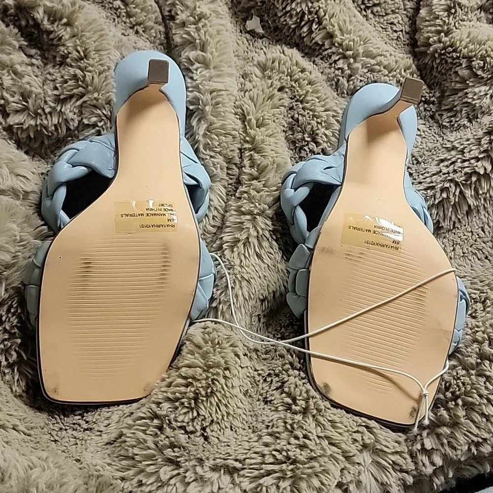Heels - Picture 2 of 3